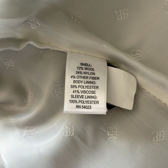 Gorgeous gray wool Banana Republic winter coat.  Size medium. Excellent - Picture 7 of 8